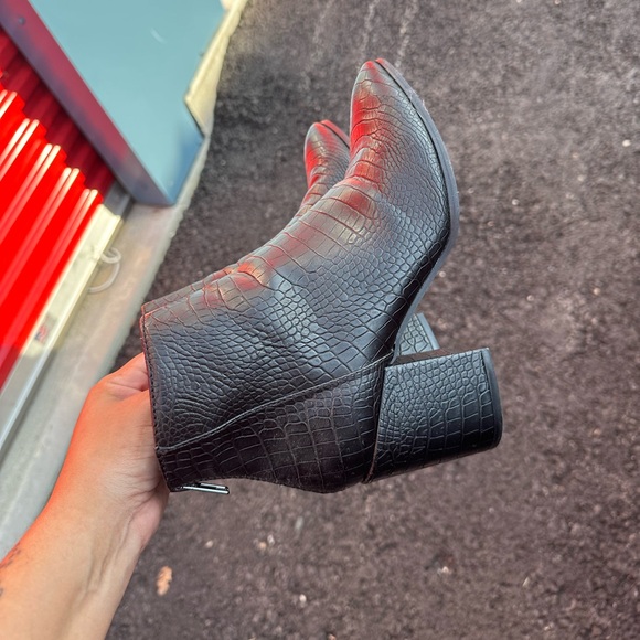 JILLIAN by Steve Madden - Picture 2 of 4